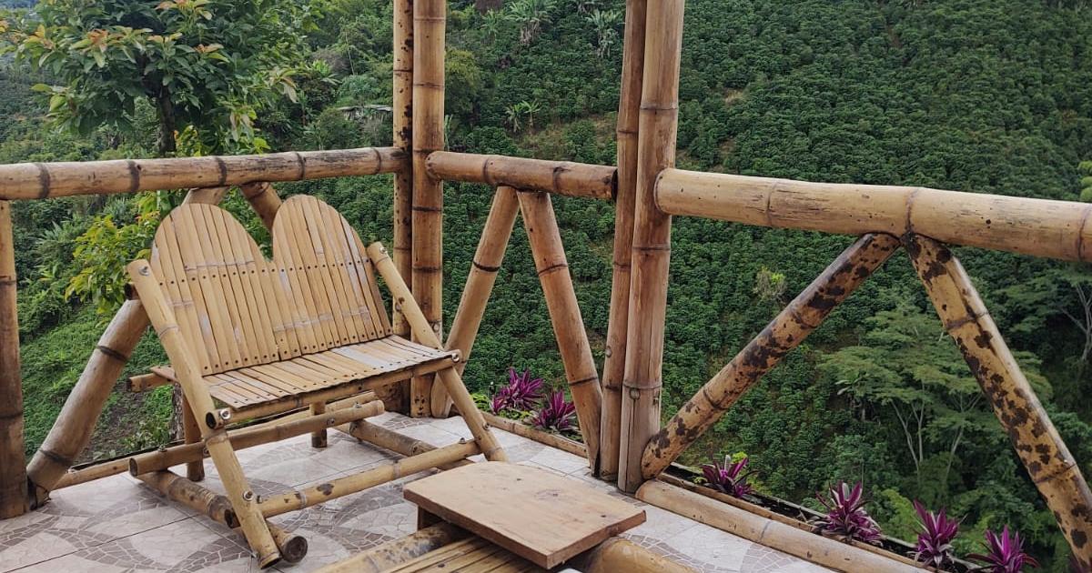 Jacuzzi en cabaña de bambú